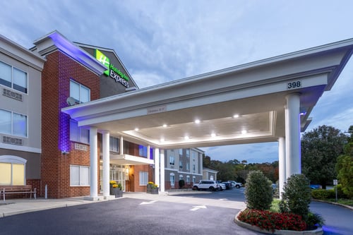 You deserve the best at our newly renovated Holiday Inn Express.