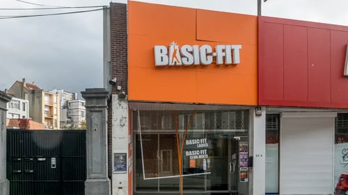 Basic-Fit Brussels Forest Ch. de Neerstalle Ladies - front club outside