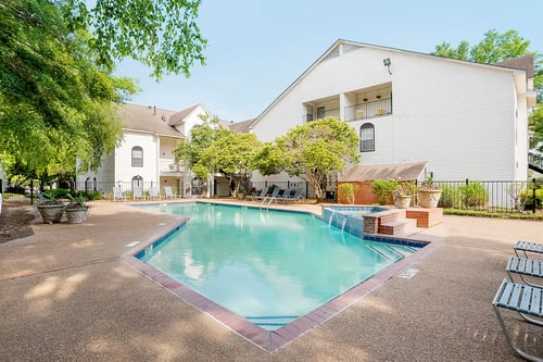 Swimming Pool at Crosswinds Apartments in Pearl, MS