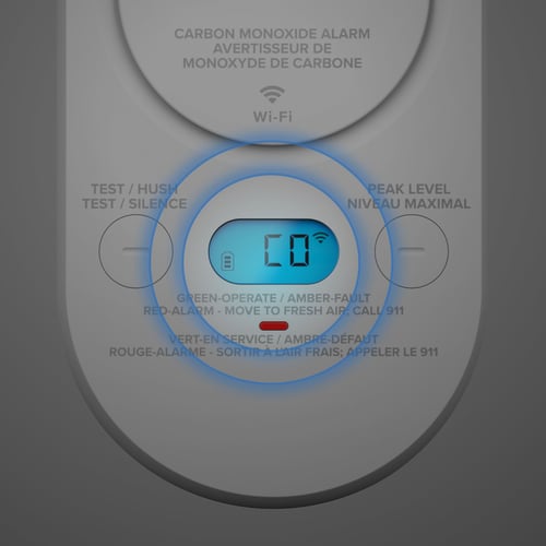 A closeup of the screen of the device, showing CO, Battery level and Wi-Fi signal strength.