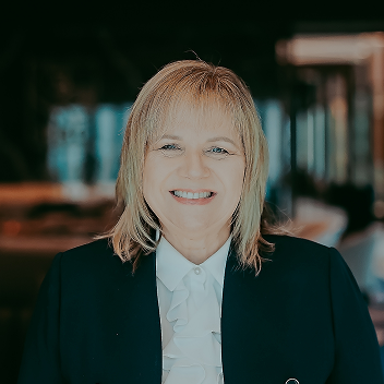 Susan Robertson headshot.