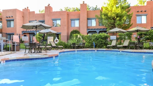 The outdoor pool at Bell Rock Inn