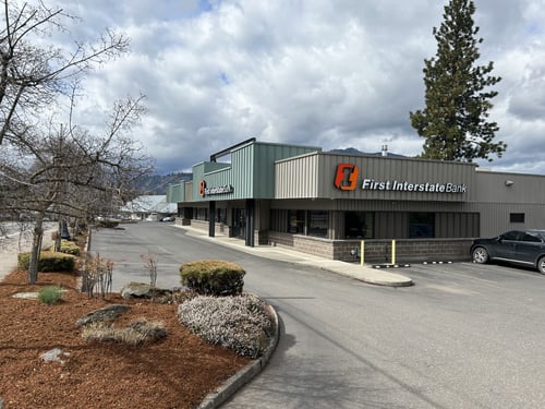 Exterior image of First Interstate Bank in Hood River, Oregon.