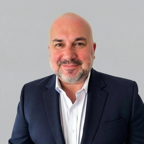 Headshot of Peter Lawrence Totaro, a wealth advisor at Chase