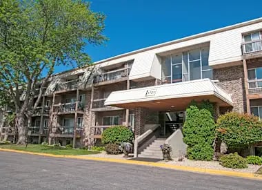 Property Building at Burnsville Parkway Apartments in Burnsville, MN
