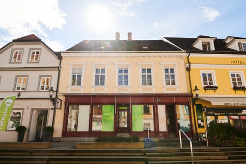Hansaton Hörkompetenz-Zentrum Hauptplatz 8, Melk Frontansicht