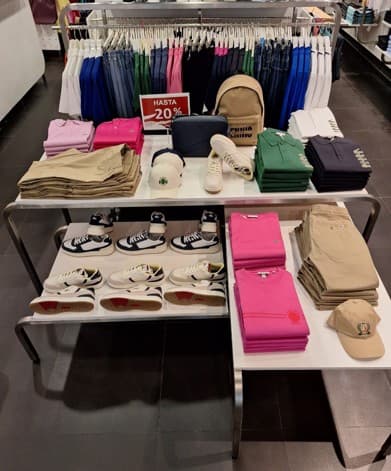 Close Up - Store