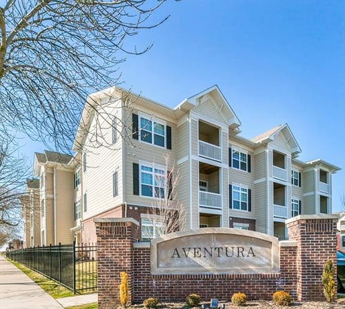 Exterior View at Aventura at Forest Park Apartments, St. Louis