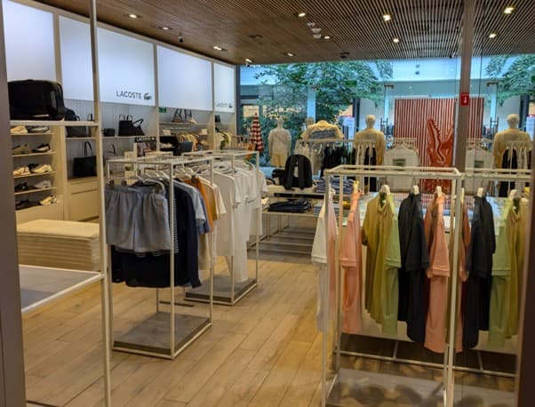 Close Up - Store