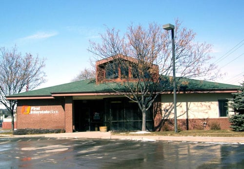 Exterior image of First Interstate Bank in Hot Springs, SD.