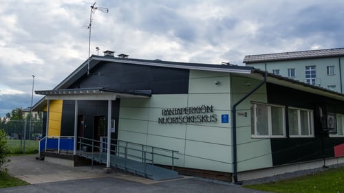 Rantaperkiön nuorisokeskus.