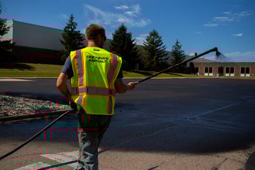 paving contractor in cincinnati applying parking lot sealcoating