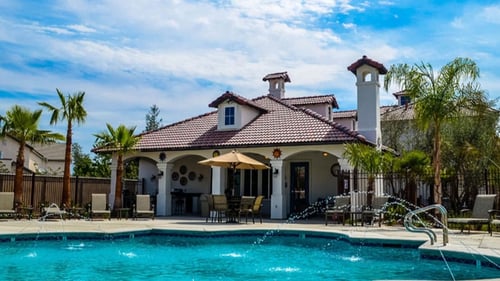 pool deck and lounges at Villa Faria Apartment Homes in Fresno, CA