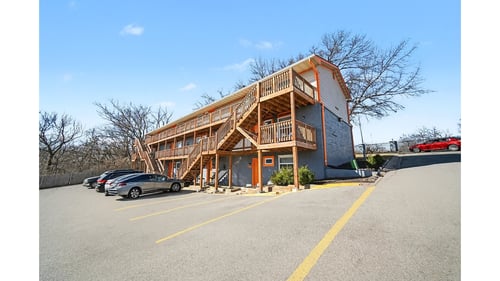 cover photo for Cimarron Apartments in Independence, MO 64052