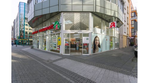 Aussenansicht der Apotheke Friesenplatz 17