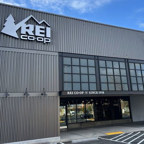 Front of the REI store in Beaverton, Oregon