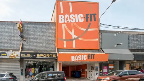 Basic-Fit Courcelles Rue du General de Gaulle 24/7 - front club outside