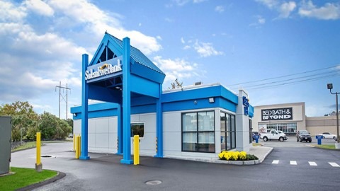 Salem Five Bank in Danvers, MA at Endicott Plaza