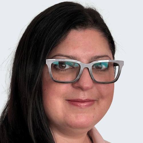 Headdshot of Lesley Kyle