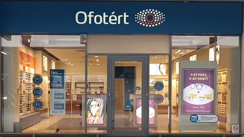 Ofotért üzlet bejárata Érden, a Stop Shopban a Budai út 13. számnál.