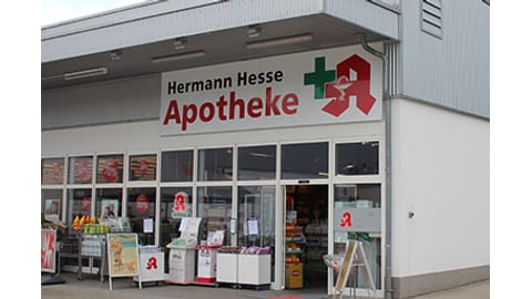 Aussenansicht der Hermann-Hesse-Apotheke Ebhausen