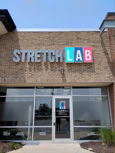 A picture of the outside of the StretchLab Indy West Avon studio.