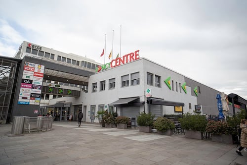 batiment-de-la-pharmacie-sun-store-petit-lancy