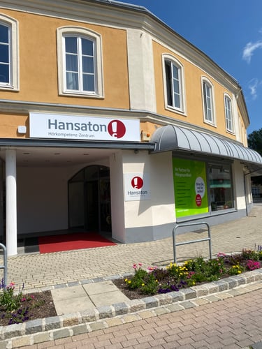 Hansaton Hörkompetenz-Zentrum Hauptpl. 8/9, 2620 Neunkirchen Frontansicht