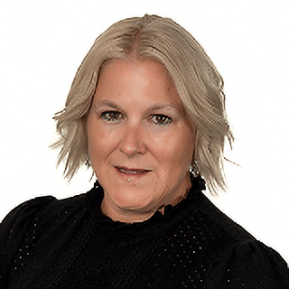 Headshot of Lynn Chapman