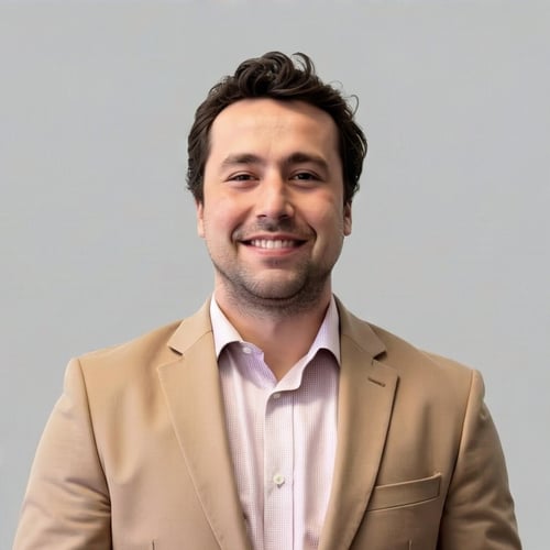 Headshot of Evan Maroney, a wealth advisor at Chase