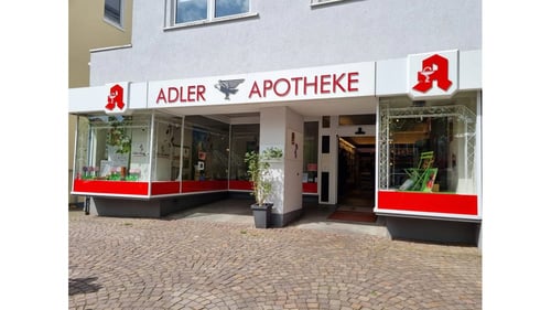 Aussenansicht der Adler-Apotheke
