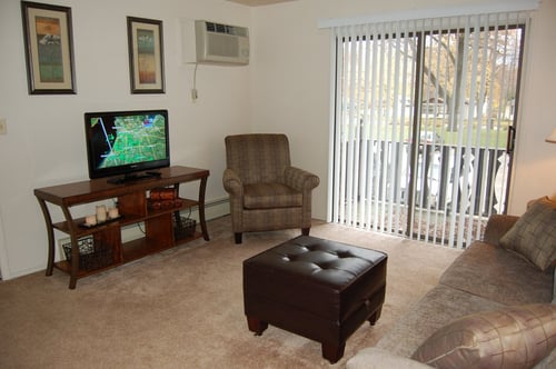 Living Room at Glen Oaks Apartments in Muskegon, MI 49442