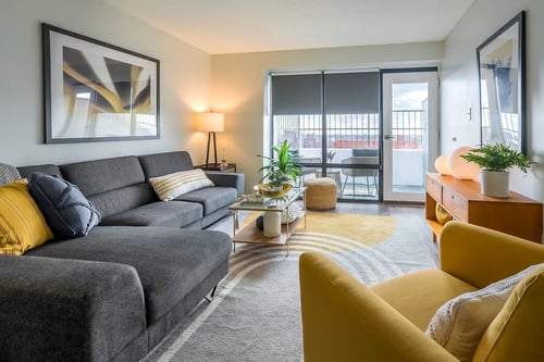 Living Room at Iris Luxury Apartments in Memphis, TN, 38105