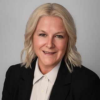 Headshot of Lynn Chapman