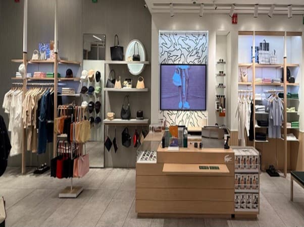 Close Up - Store