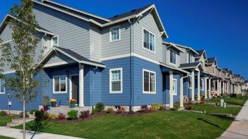 Building exterior at The Landing Apartments in Oregon City, OR 97045