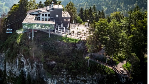 Drohnenaufnahme des Panoramarestaurant am Karren mit Sielbahn