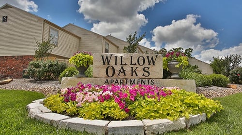 Property Signage at Willow Oaks, Bryan