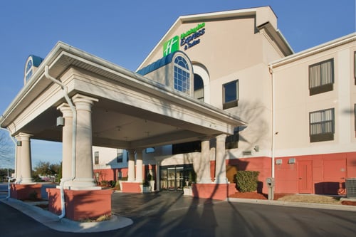 Welcome to the Holiday Inn Express and Suites - Laurinburg!