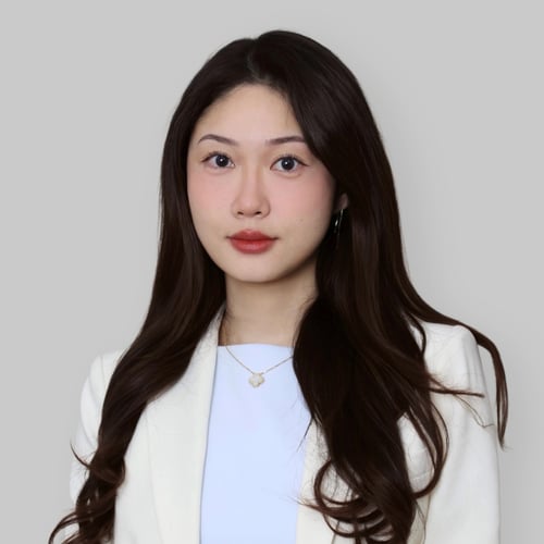 Headshot of Caroline Yuan, a wealth advisor at Chase
