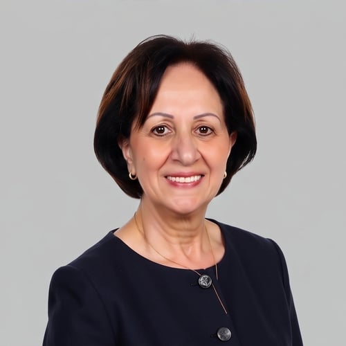 Headshot of Sana Khalaf, a wealth advisor at Chase