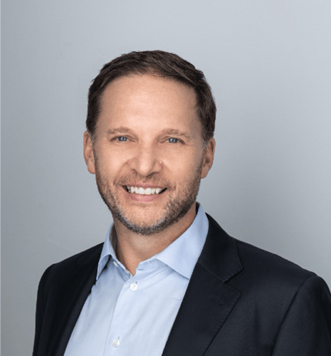 Headshot of Clinton Maxwell.