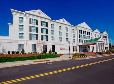 Exterior of Hilton Garden Inn Nashville Brentwood hotel - Daytime