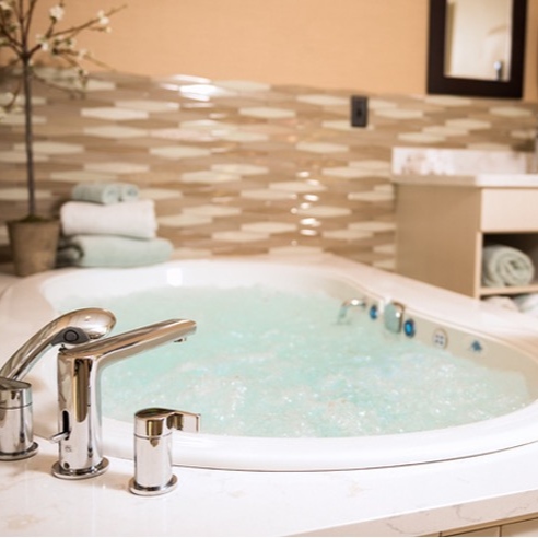 photo of birthing suite bath