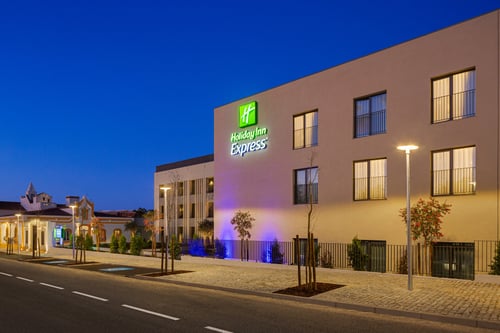 Experience comfort at Holiday Inn Express Évora.