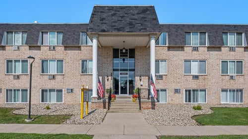 Lakecrest Apartments exterior