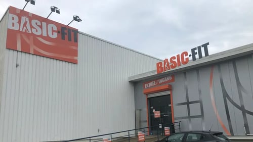 Basic-Fit Brussels Uccle Stalle 24/7 - front club outside