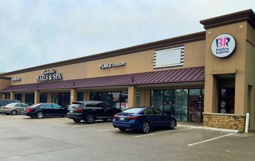 Retail space for lease in Houston, Texas, Baskin Robbins,  Flaks Liquor, Cinderella Nails & Spa