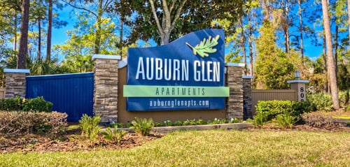 front entrance sign of Auburn Glen Apartments in Jacksonville, FL