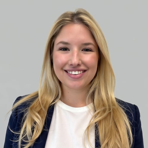Headshot of Bailey Meade, a wealth advisor at Chase